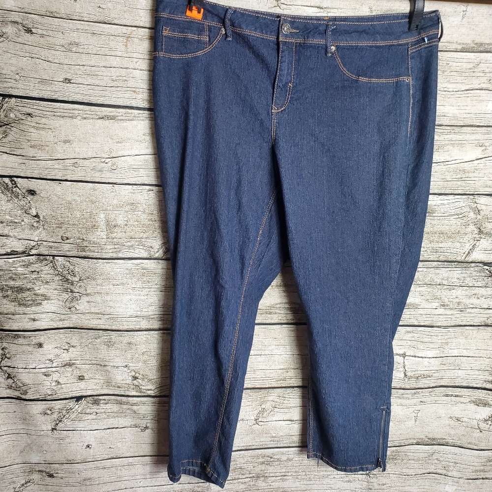 Bongo Plus Crop Jeans Size 24W.Waist approx: 21 inches Inseam approx: 26 inch